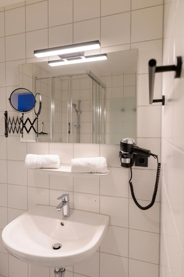 לברקוסן Nikii City Hotel מראה חיצוני תמונה