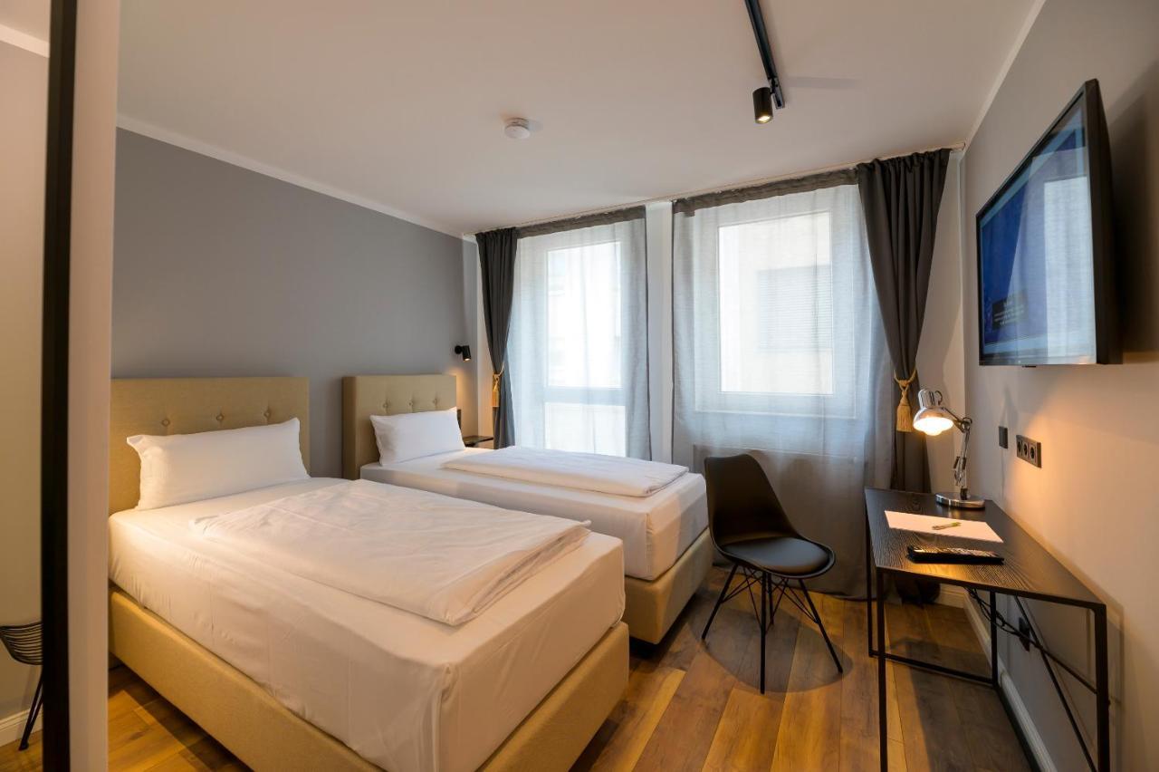 לברקוסן Nikii City Hotel מראה חיצוני תמונה